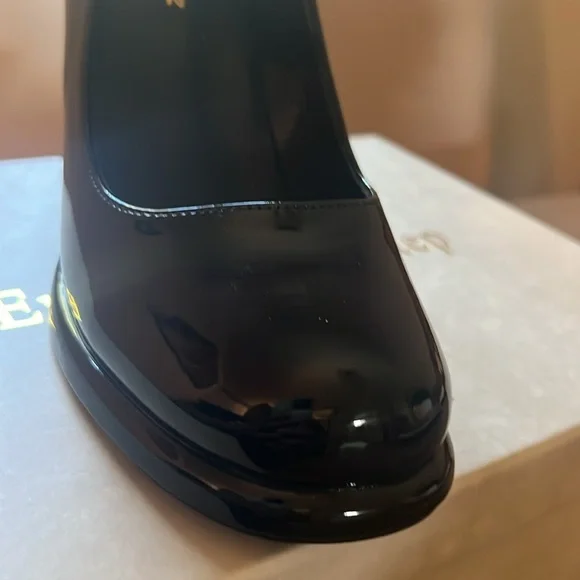 Shoes - Picture 3 of 6